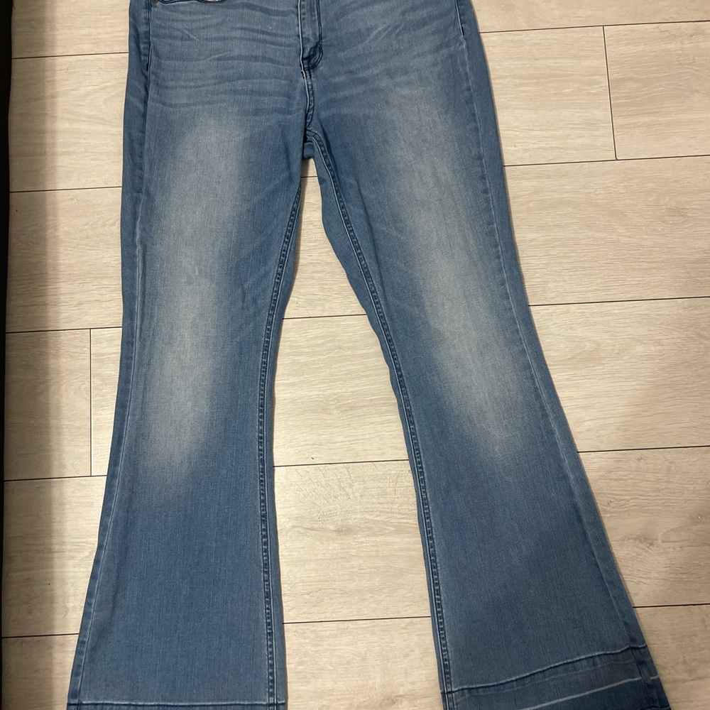 High Rise Flare Jeans 🧢